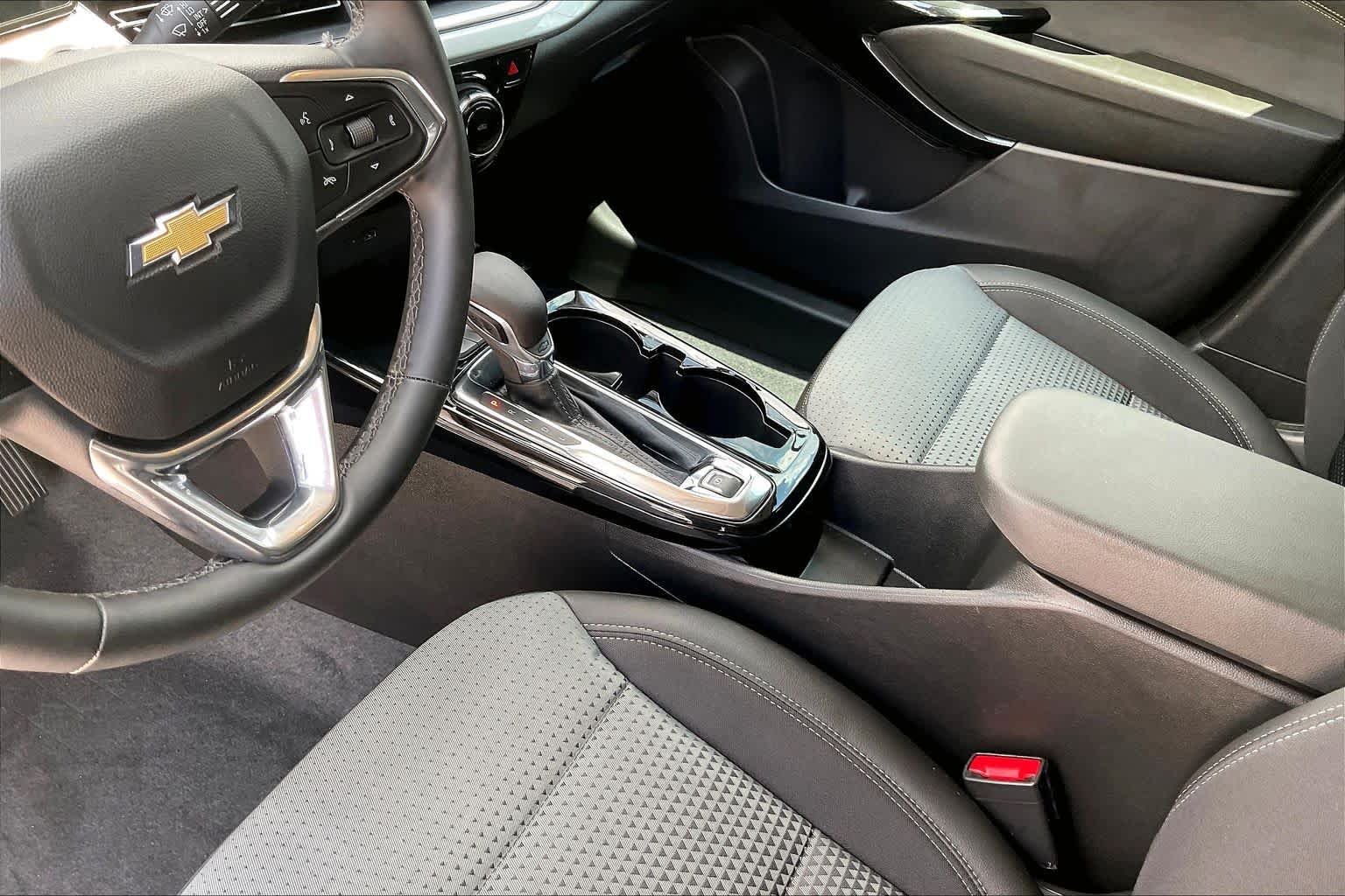 Used 2026 Summit White Chevrolet LT image 16