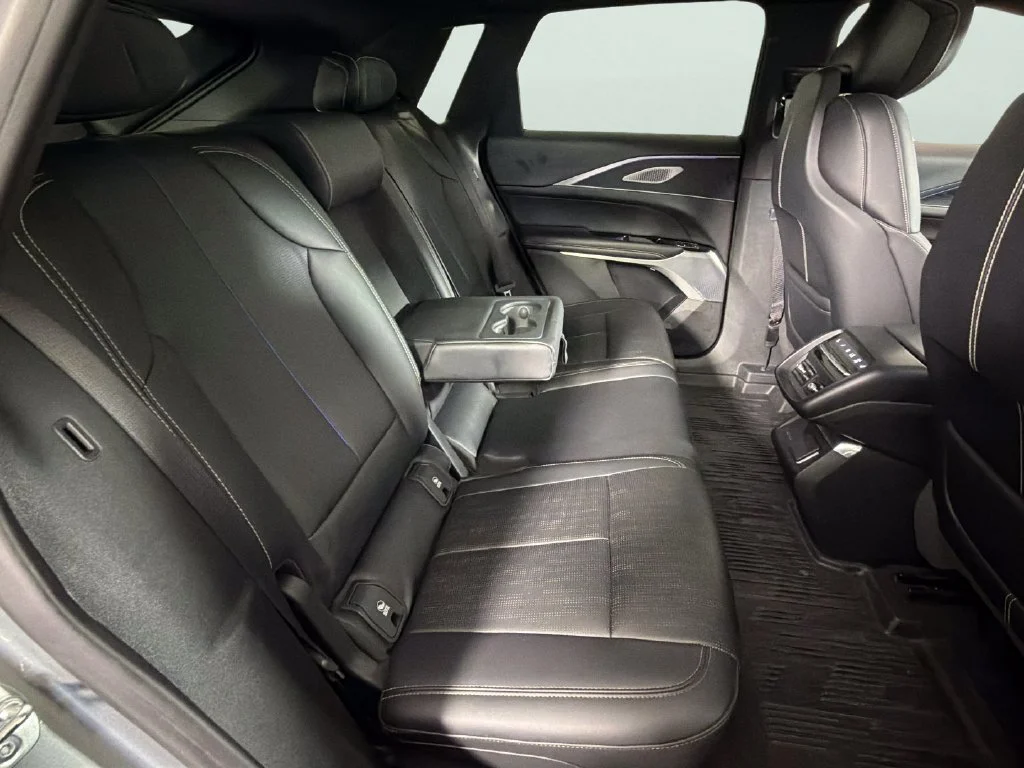 2025 Cadillac LYRIQ Luxury 3 - Photo 34