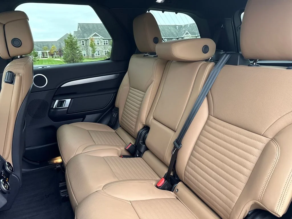 Certified Used 2025 White Land Rover Dynamic SE image 16