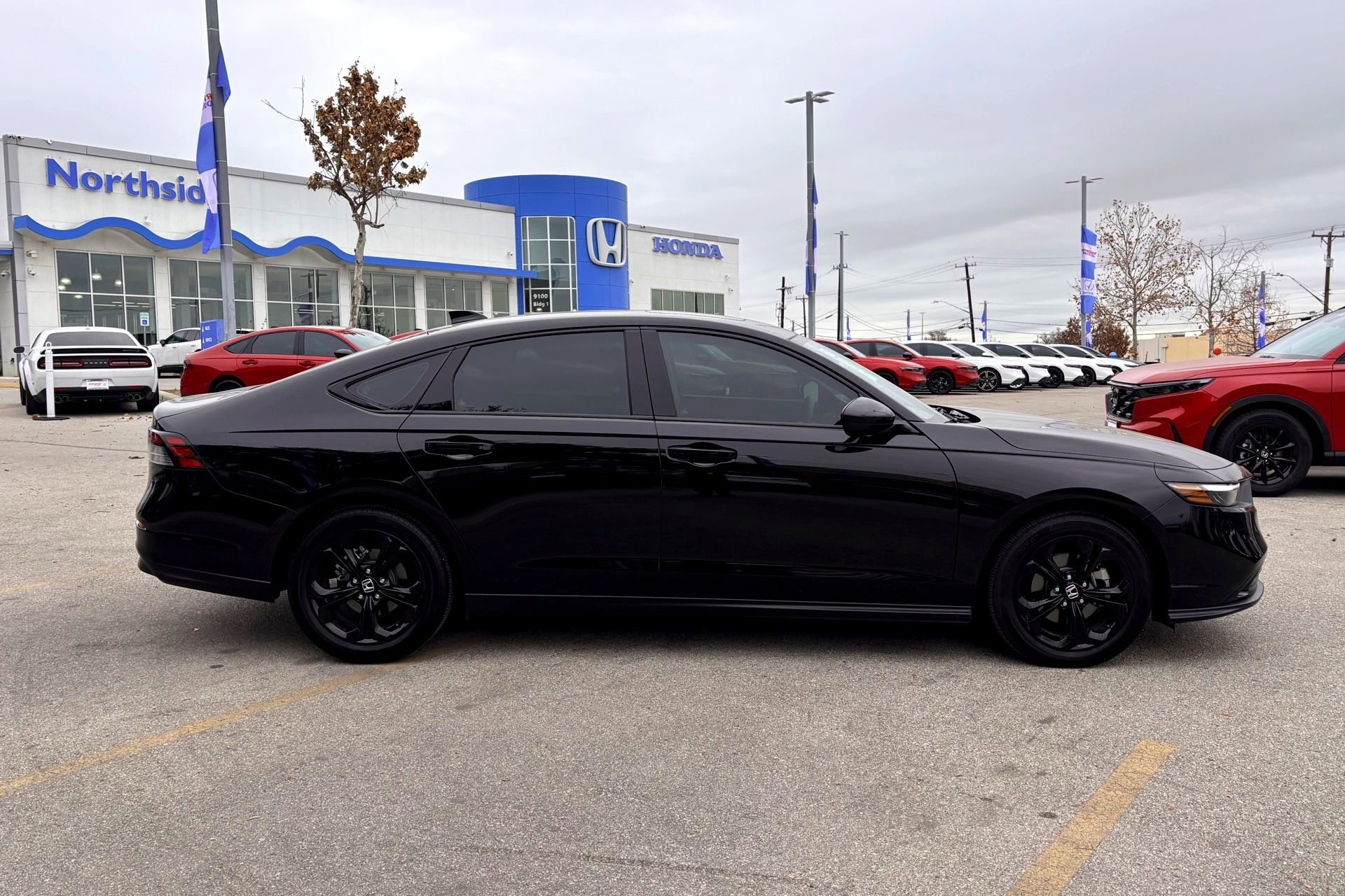Used 2025 Black Honda SE image 9