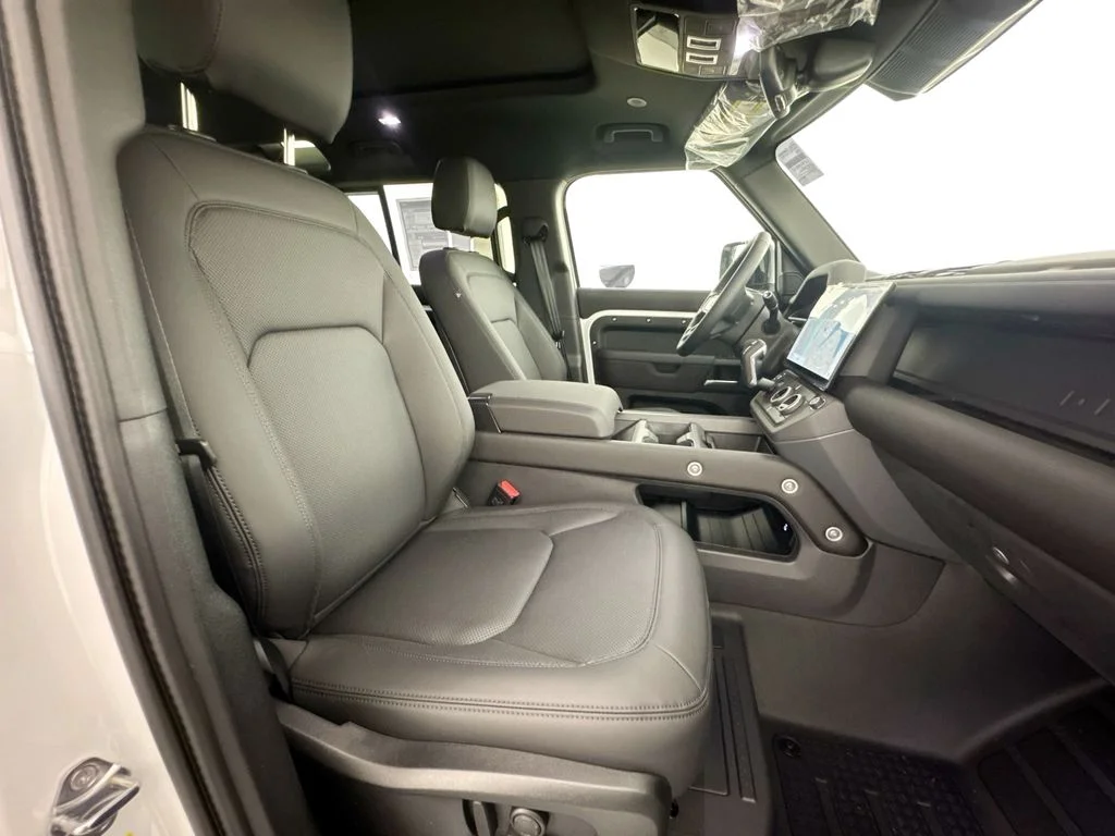 New 2026 Fuji White Land Rover X-Dynamic SE image 29