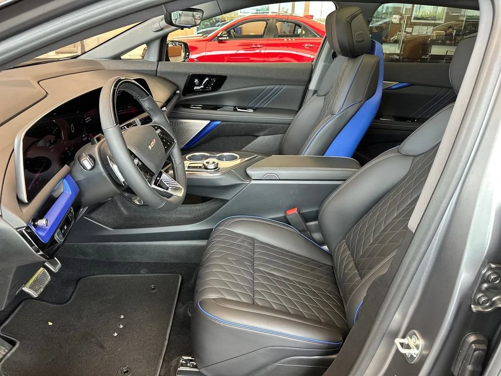 2026 Cadillac OPTIQ V-Series - Photo 15