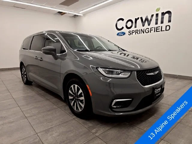Used 2022 Ceramic Gray Clearcoat Chrysler Touring L image 6