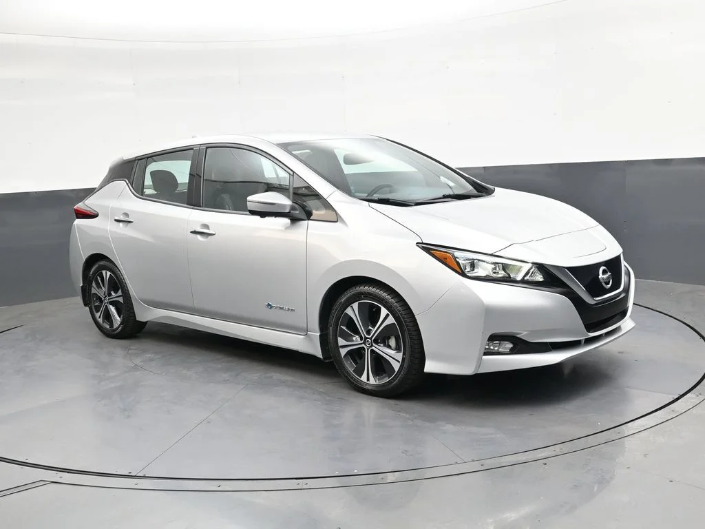 2018 Nissan Leaf SL's photo
