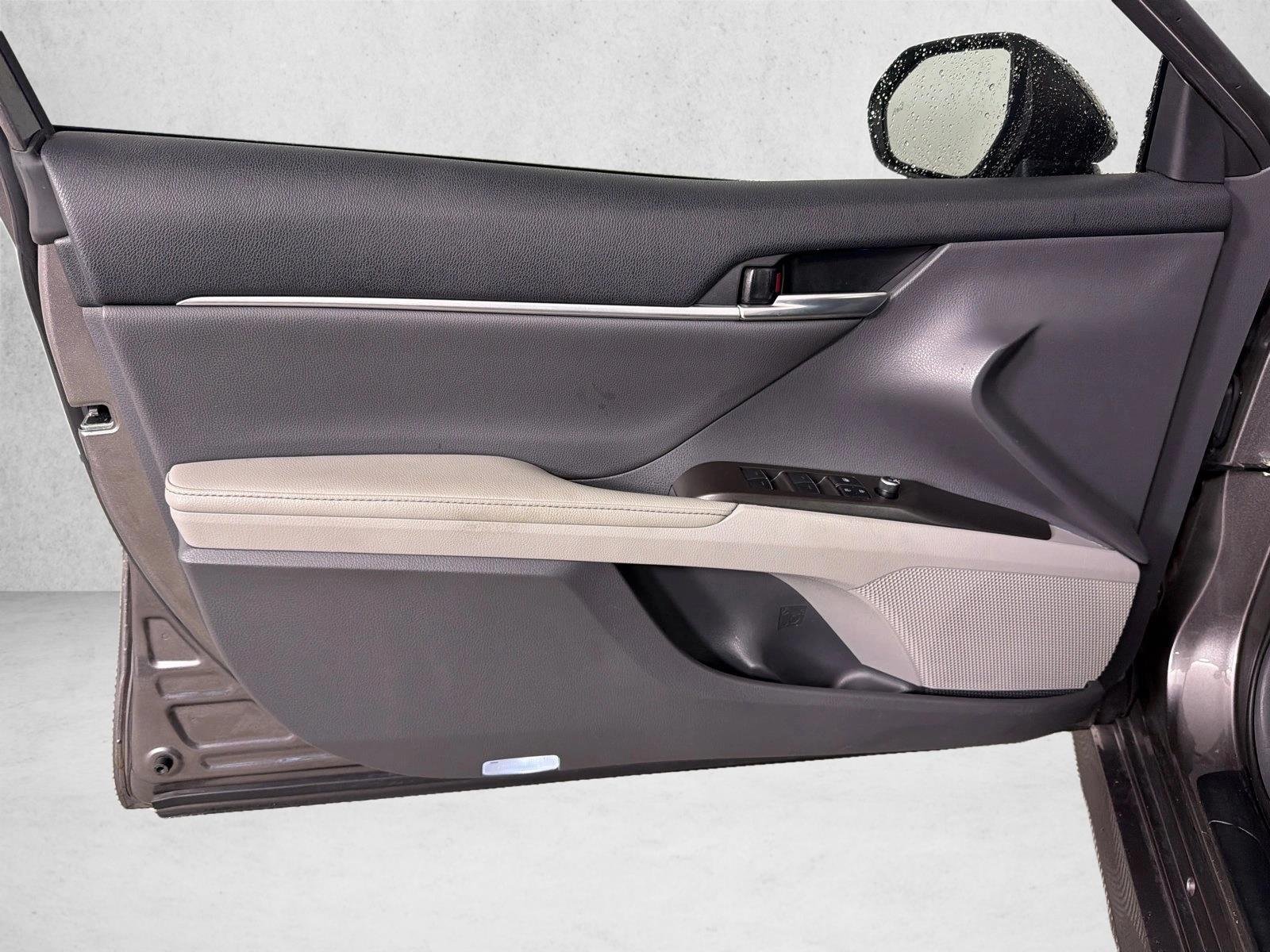 Used 2022 Celestial Silver Metallic Toyota Hybrid XLE image 10