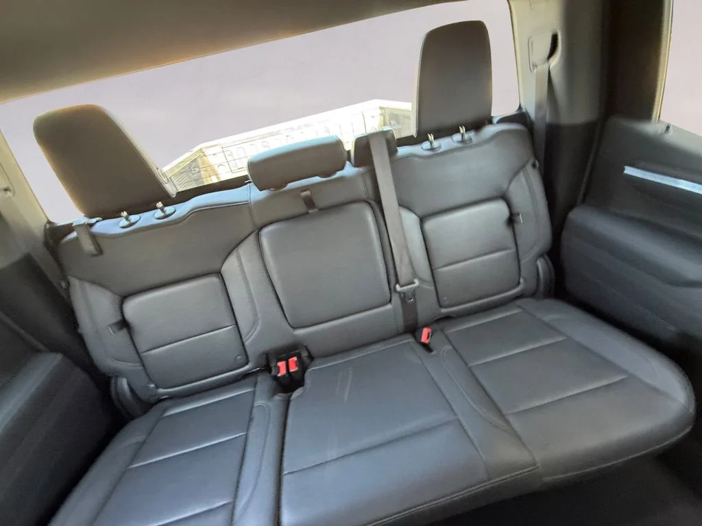 Used 2025 Silver GMC SLT image 18
