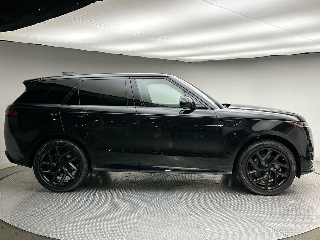 New 2026 Santorini Black LAND ROVER Dynamic SE image 12