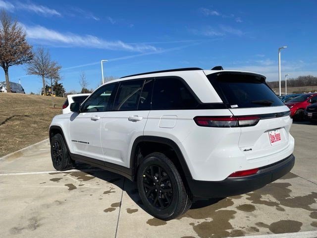 New 2026 Bright White Clearcoat Jeep Laredo Altitude image 3