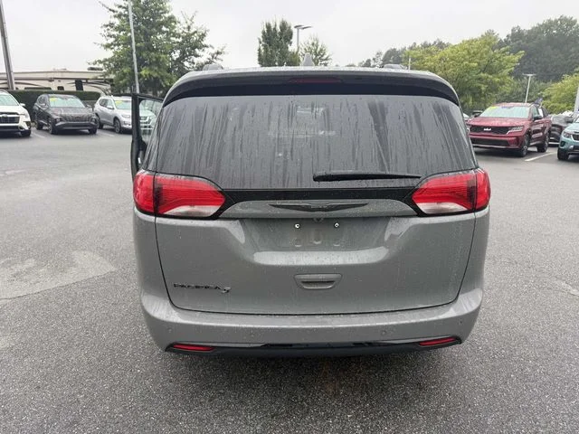 Used 2020 White Chrysler Touring L image 7