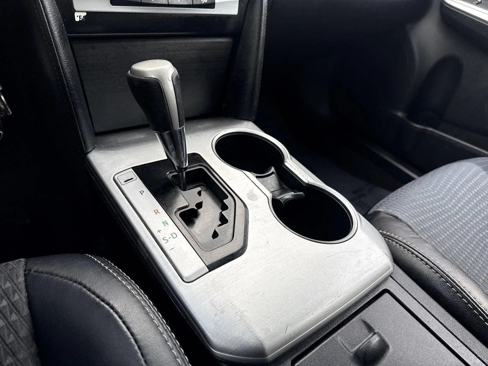 Used 2013 Magnetic Gray Metallic Toyota SE image 4