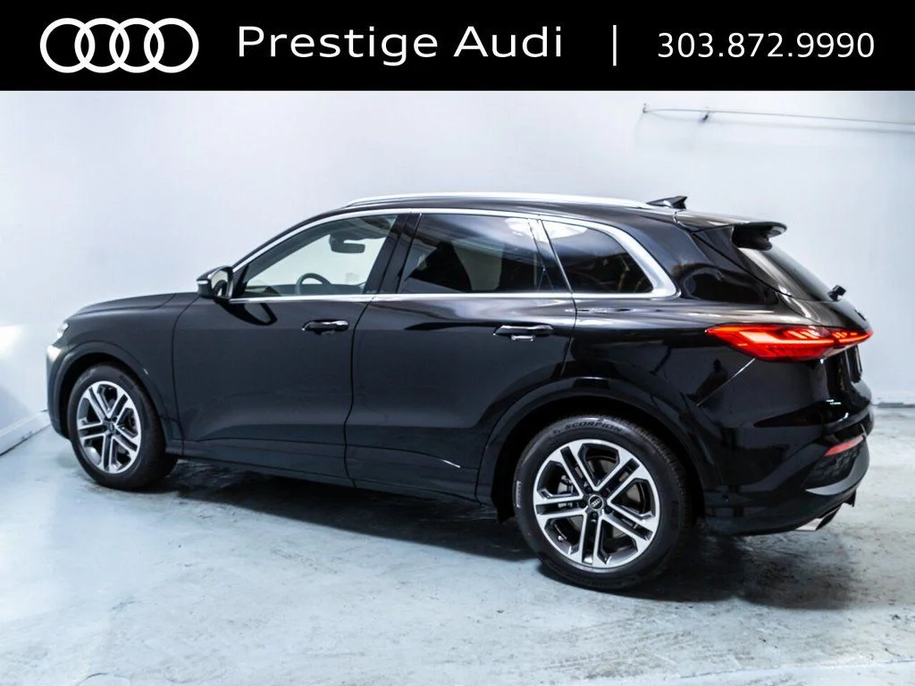 Used 2025 Mythos Black Metallic Audi 2.0T Prestige image 3