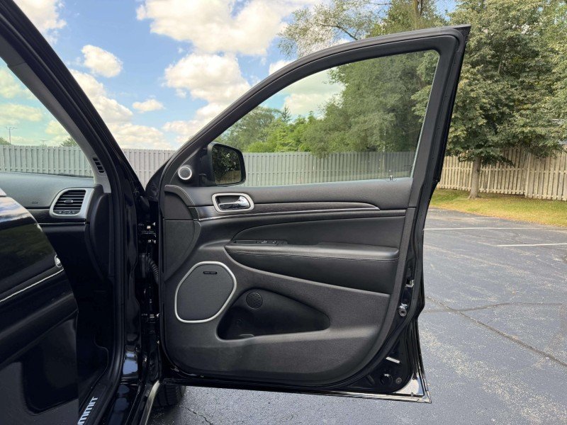 Used 2019 Black Jeep Summit image 28