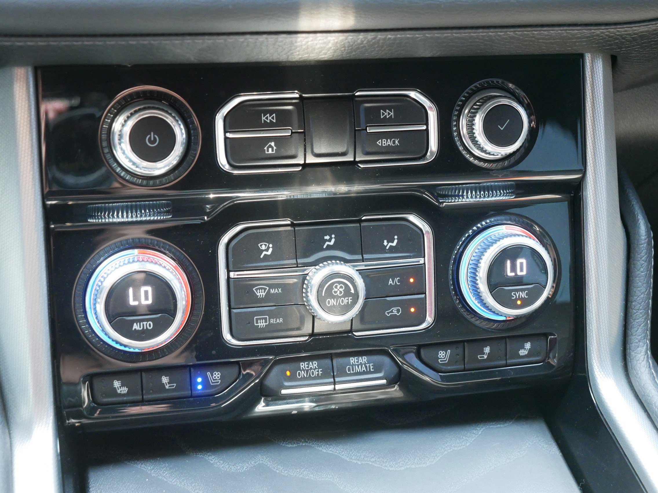 2023 GMC Yukon Denali - Photo 23