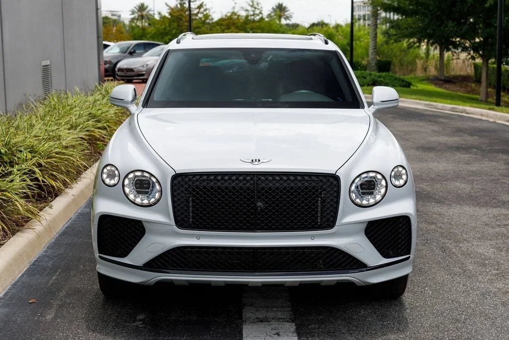 Used 2023 White Bentley V8 image 8
