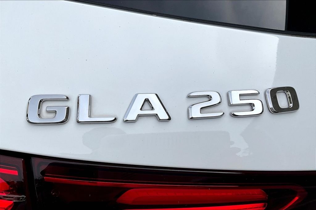 Certified Used 2025 White Mercedes-Benz GLA 250 image 33