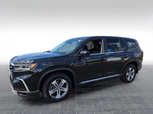 Used 2025 Black Honda EX-L image 3