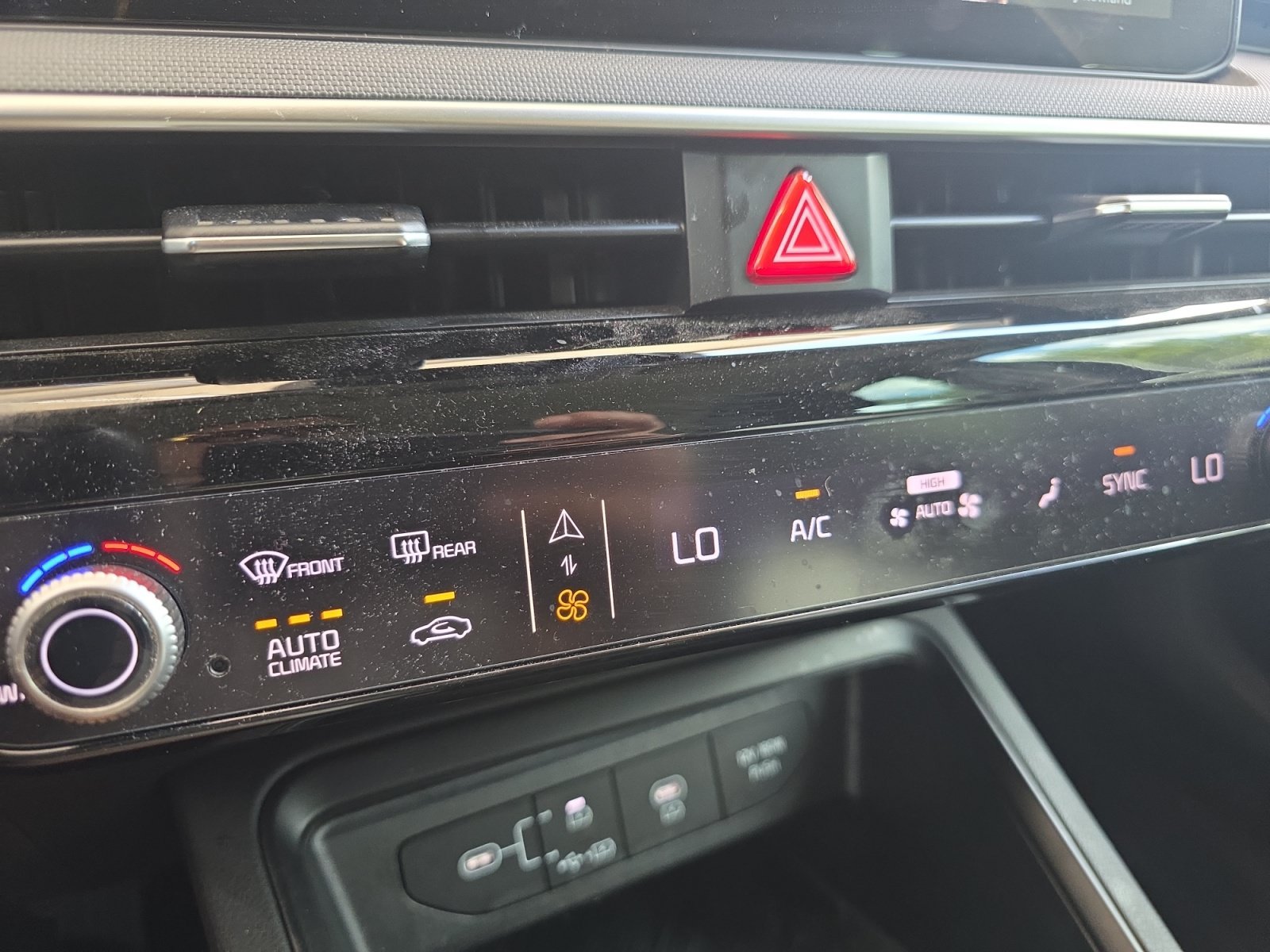 Certified Used 2025 Aurora Black Pearl Kia LXS image 16