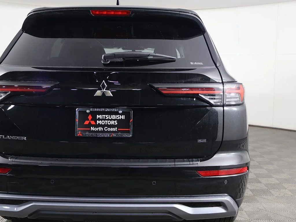 New 2026 Black Mitsubishi SE image 17