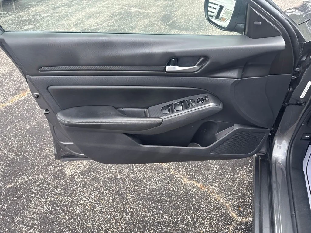Used 2025 Gun Metallic Nissan 2.5 SV image 28