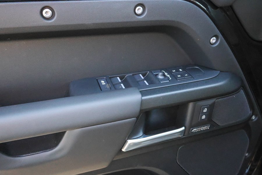 New 2026 Santorini Black Land Rover X image 23