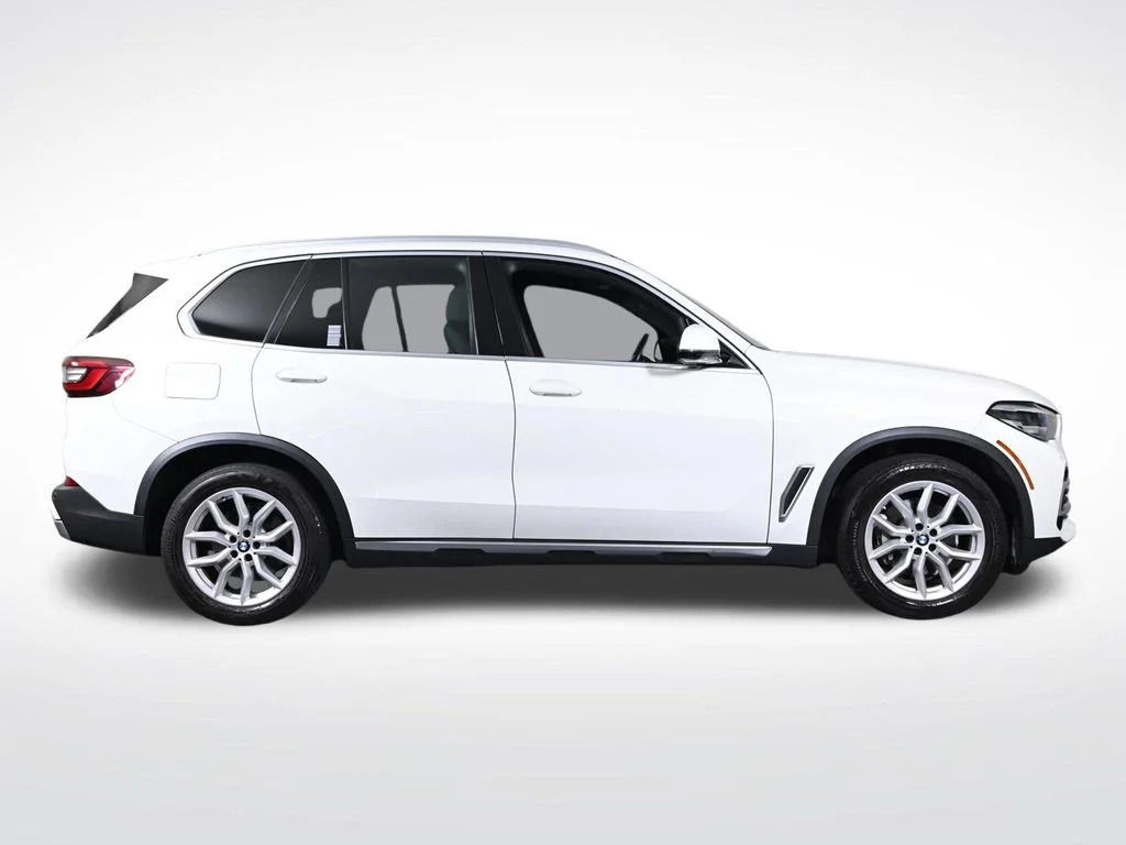 Used 2022 White BMW xDrive40i image 6