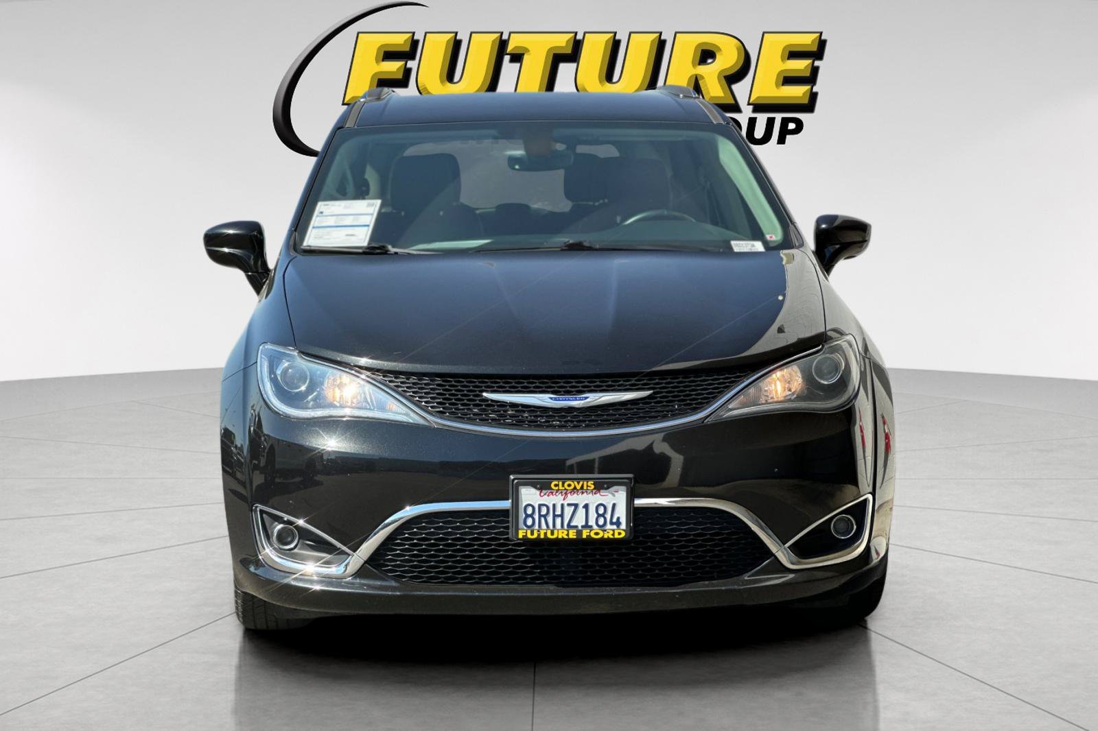 Used 2019 Black Chrysler Touring L image 8