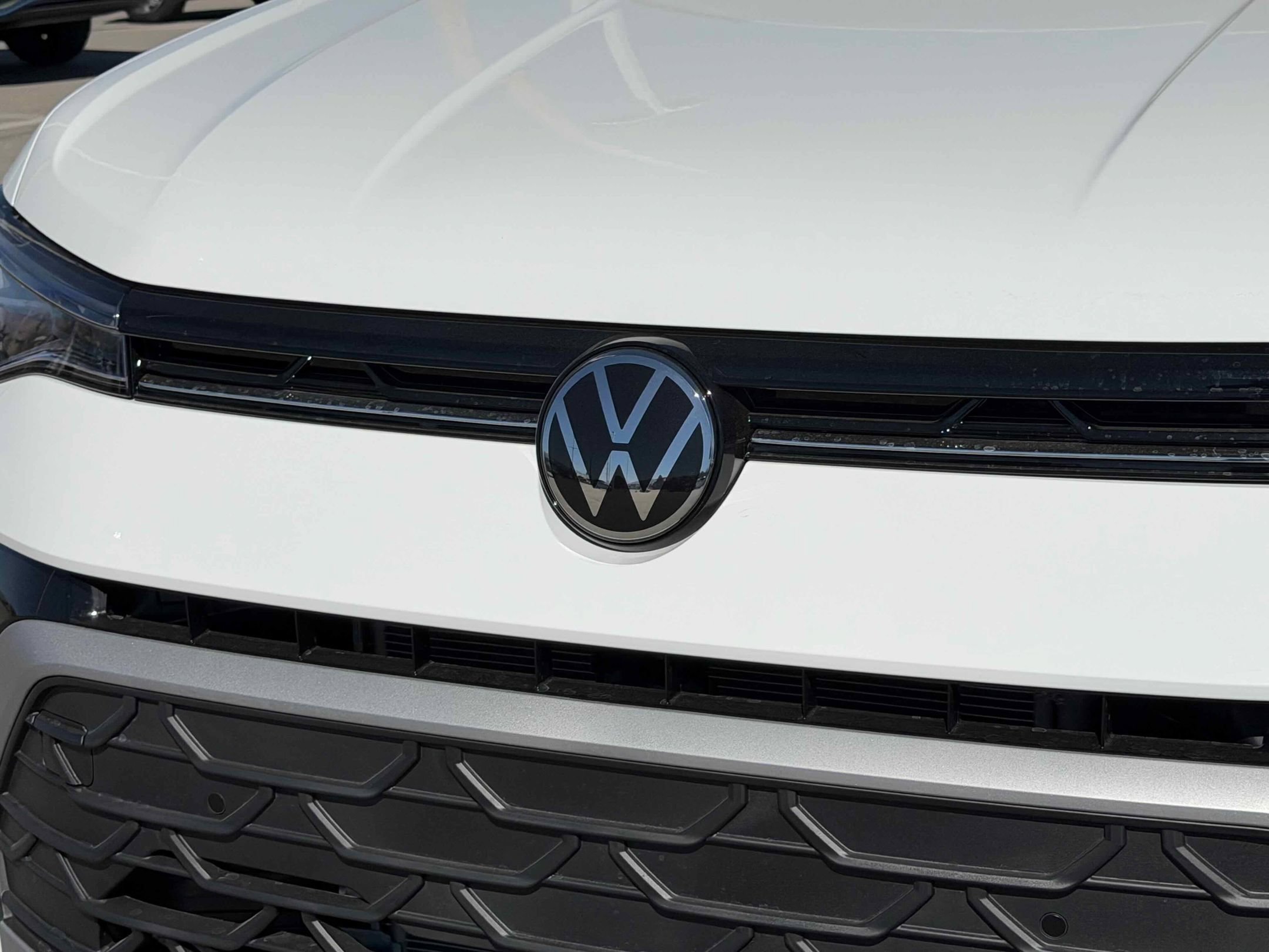 New 2026 Pure White Volkswagen SE image 12
