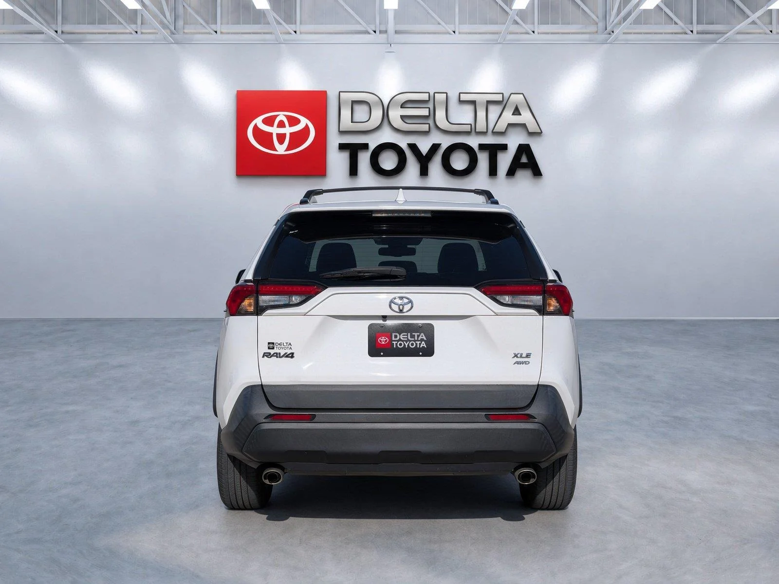 Used 2022 White Toyota XLE image 5