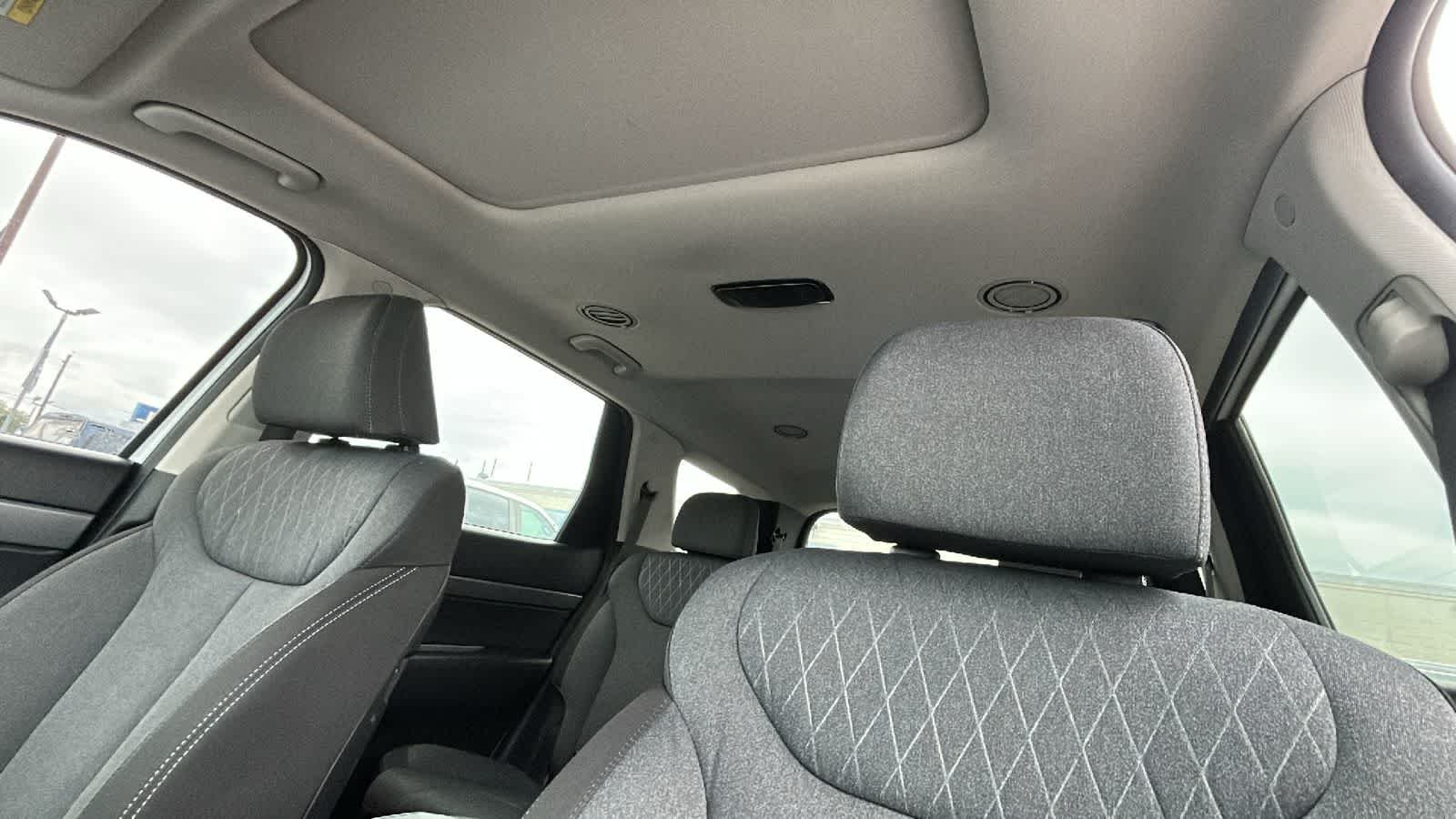 Used 2021 Hyper White Hyundai SEL image 11