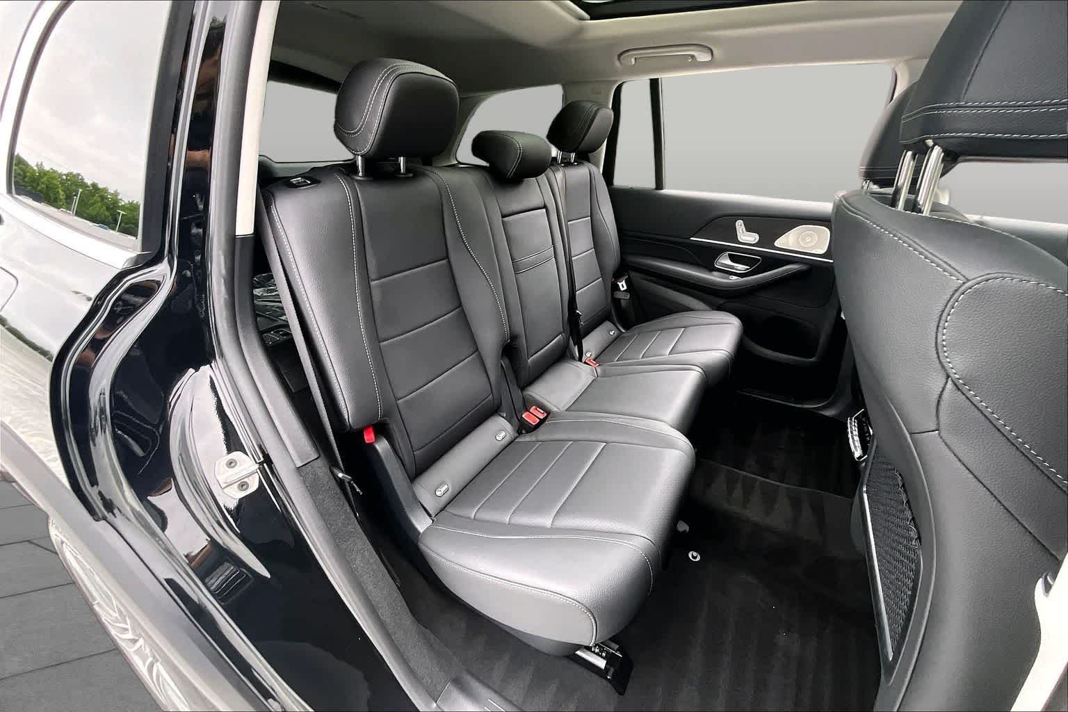 Used 2026 MANUFAKTUR Moonlight White Metallic Mercedes-Benz GLS 450 image 20