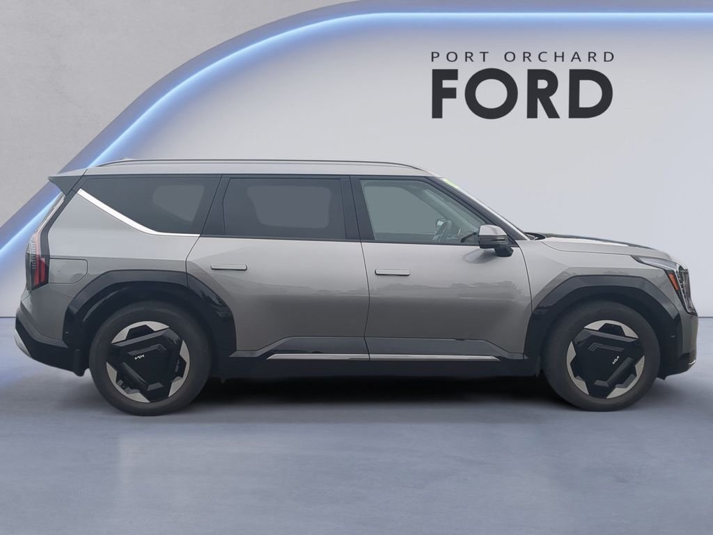 Used 2024 Pebble Gray Kia Land image 8