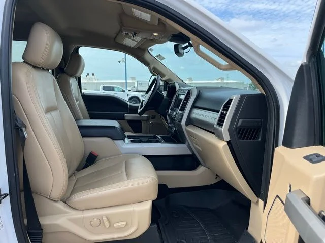 Used 2020 White Ford Lariat image 25