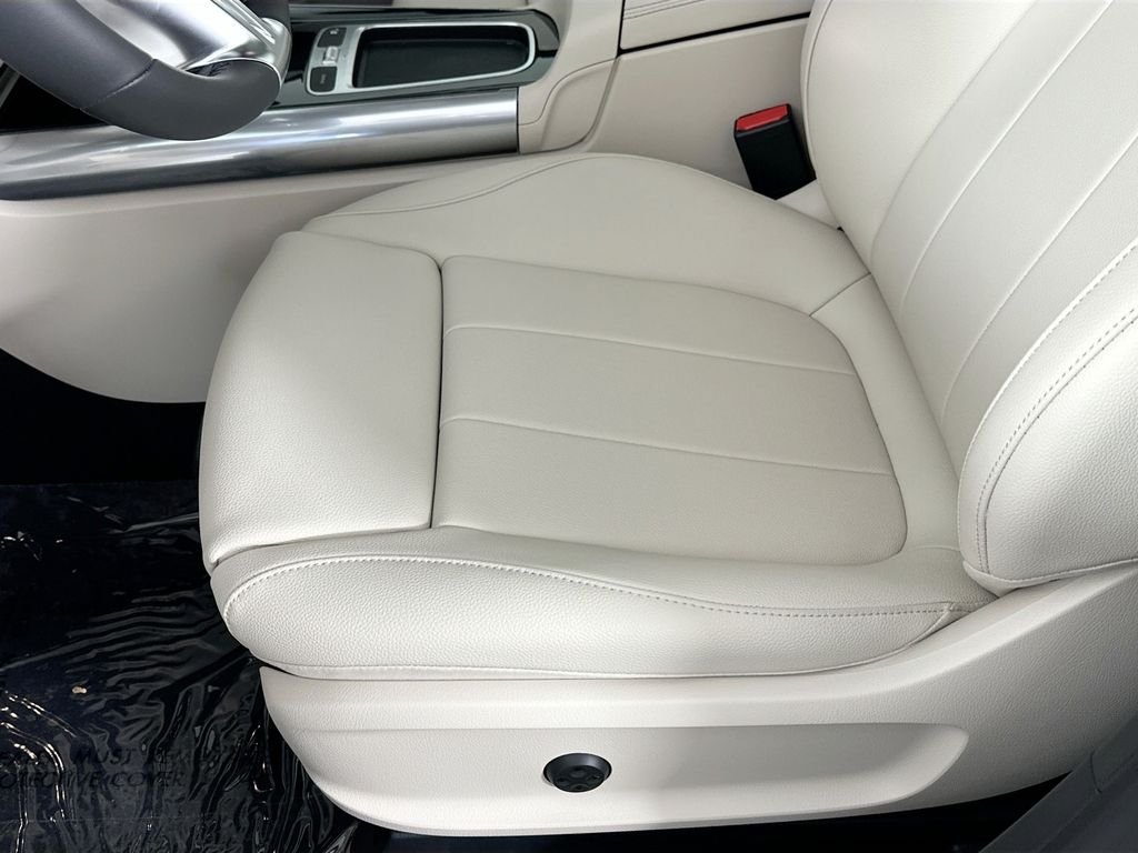 New 2026 Polar White Mercedes-Benz GLA 250 image 18