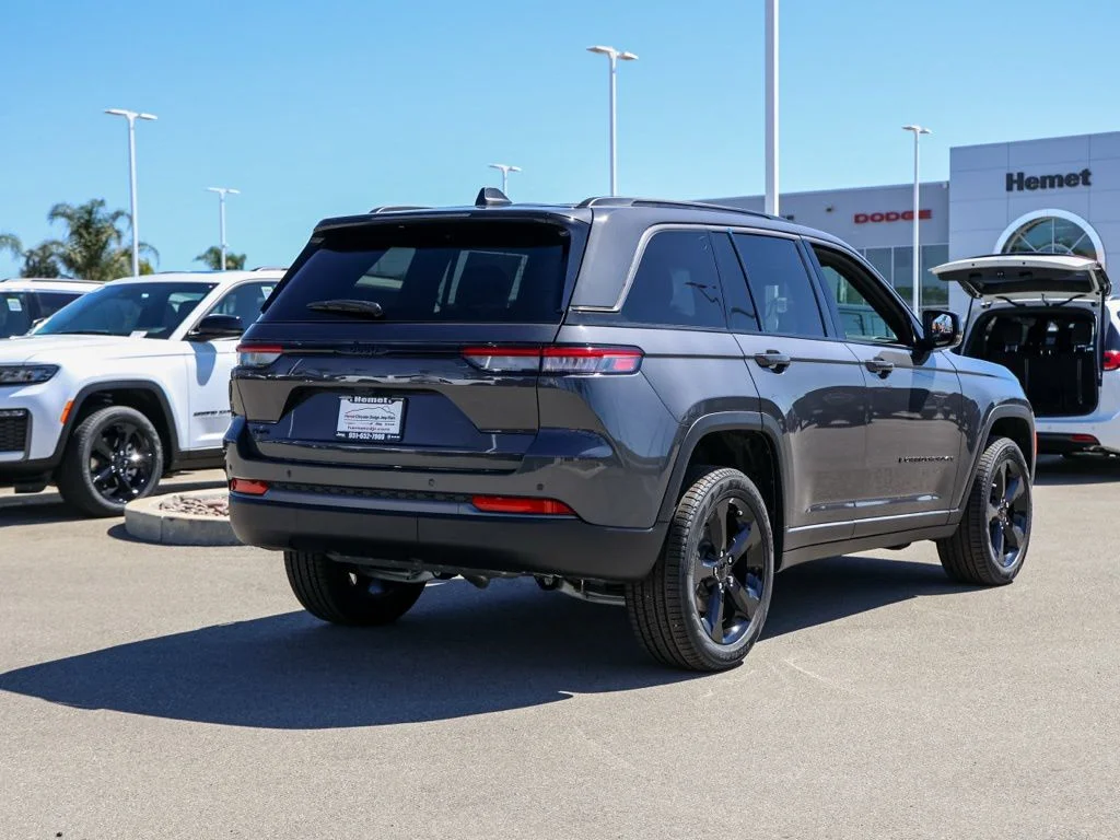 New 2026 Baltic Gray Metallic Clear-Coat Exterior Paint Jeep Limited image 3
