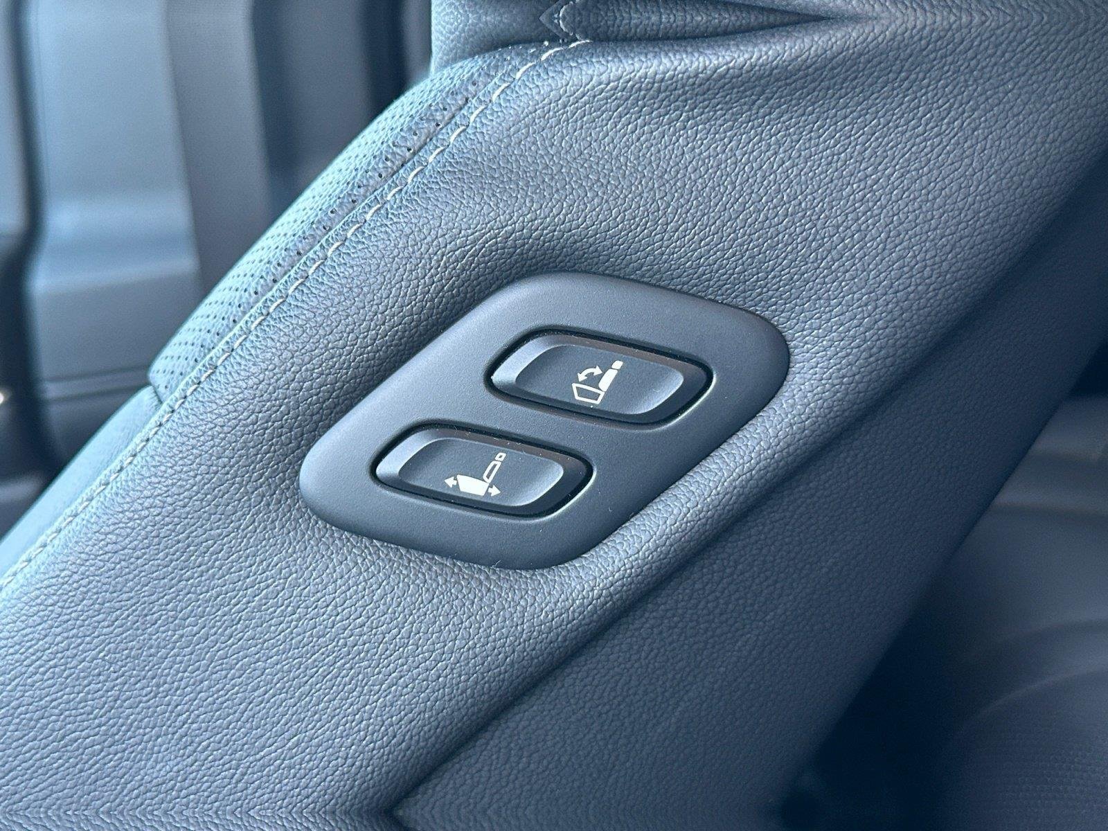 Used 2026 Capri Blue Genesis 2.5T image 28