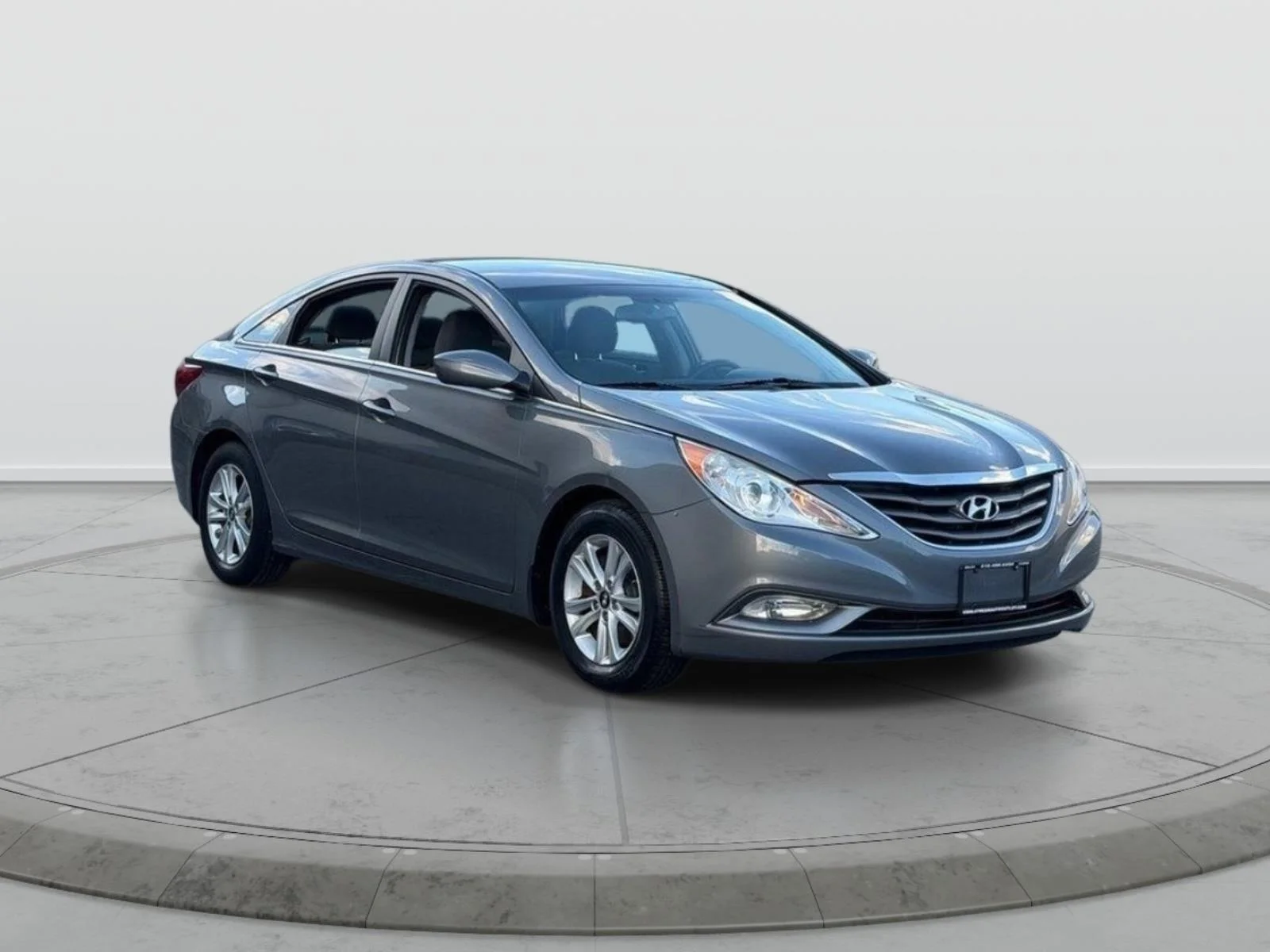 Used 2013 Gray Hyundai GLS image 1