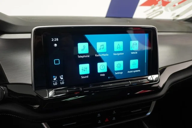 2025 Volkswagen Atlas Cross Sport SE w/Tech - Photo 33