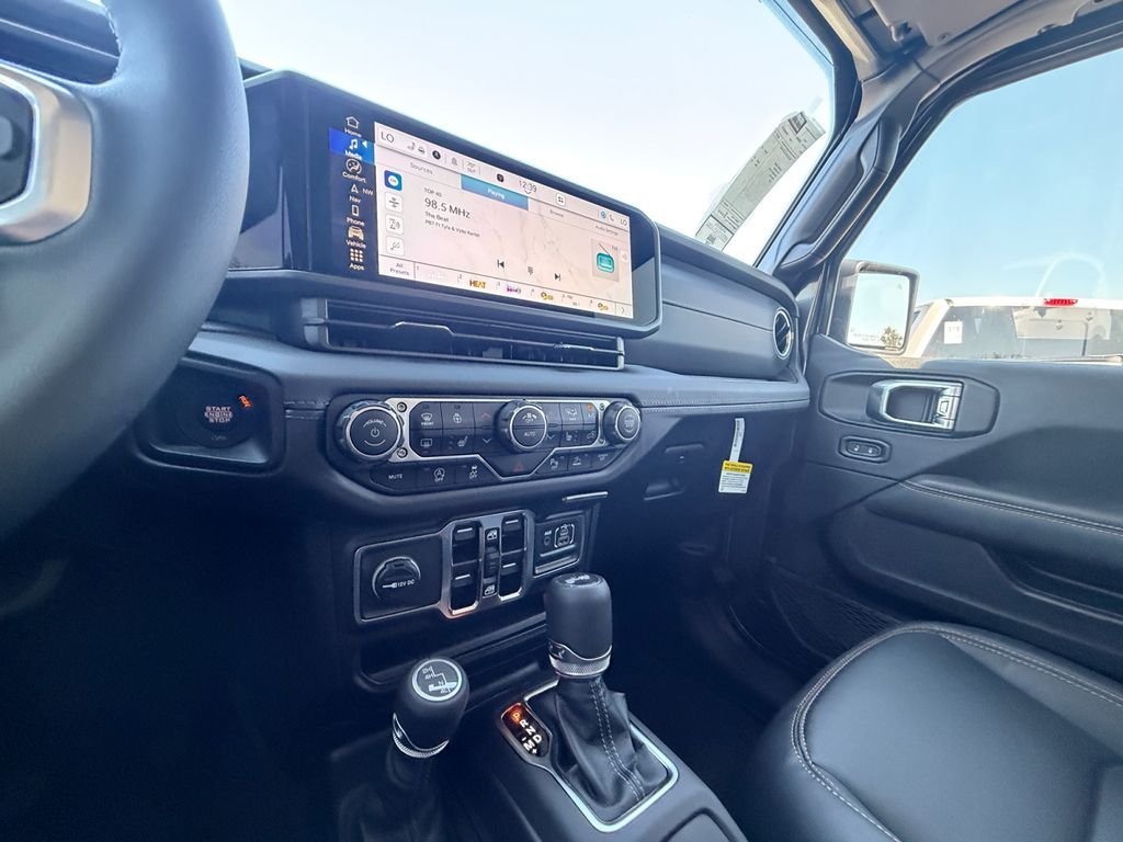 2025 Jeep Wrangler 4-Door Sahara - Photo 15