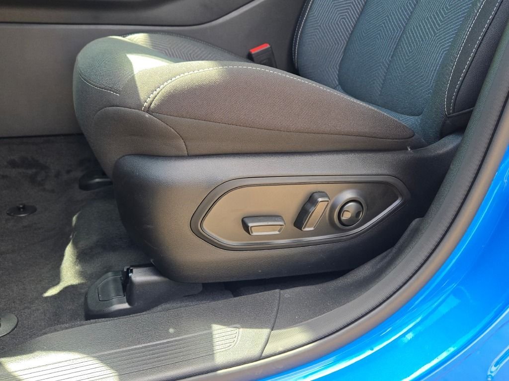 New 2026 Hydro Blue Pearl-Coat Exterior Paint Jeep Laredo image 22