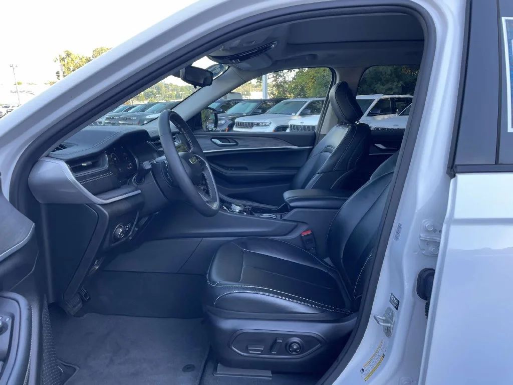 Used 2023 White Jeep Limited image 26