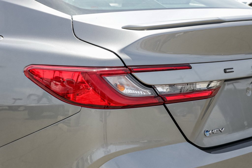 Used 2025  Toyota SE image 7