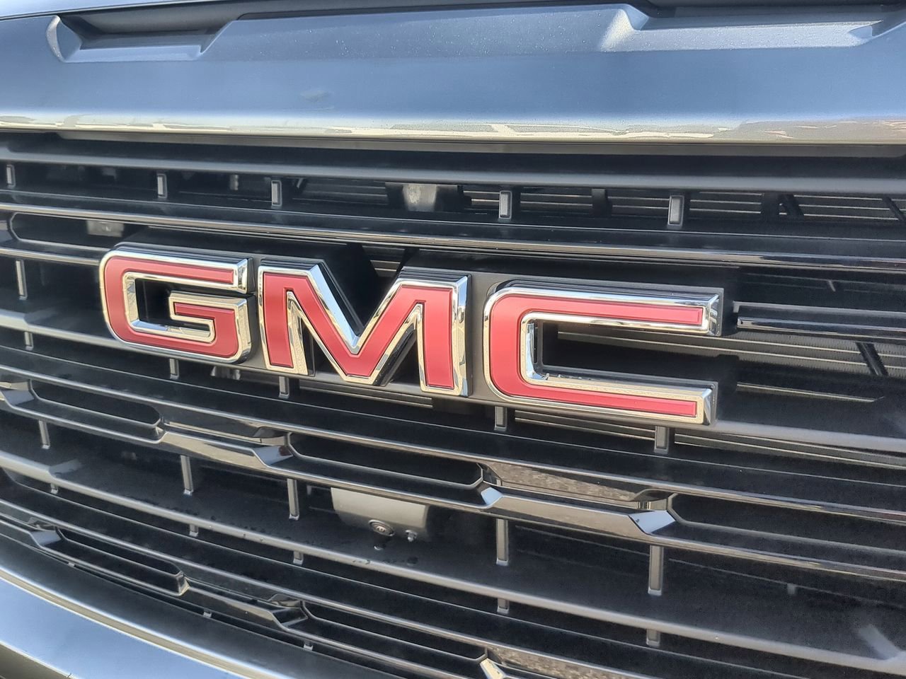 New 2026 Sterling Metallic GMC Elevation image 32