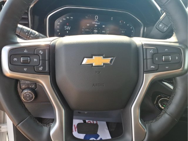 Used 2025 Summit White Chevrolet LT image 12