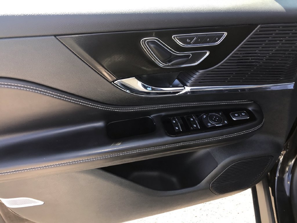 Used 2022 Black Lincoln Standard image 13