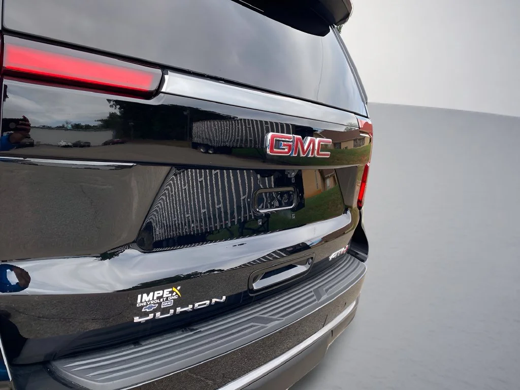 Used 2025 Onyx Black GMC AT4 image 40