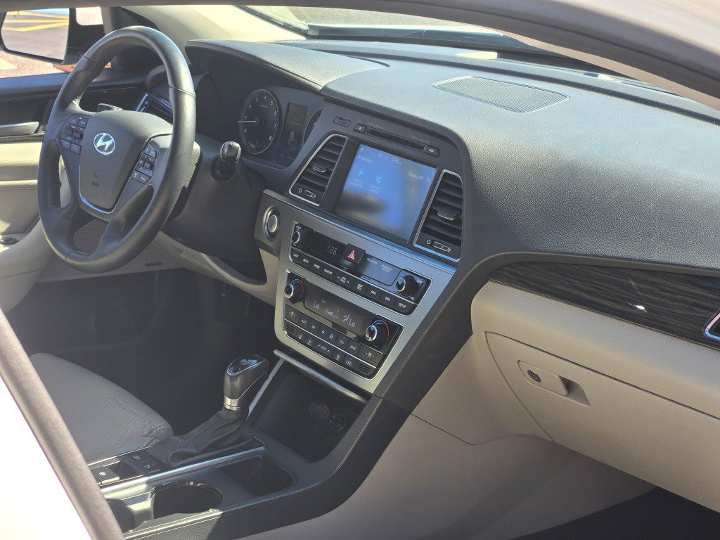 Used 2016 Quartz White Pearl Hyundai Limited image 7