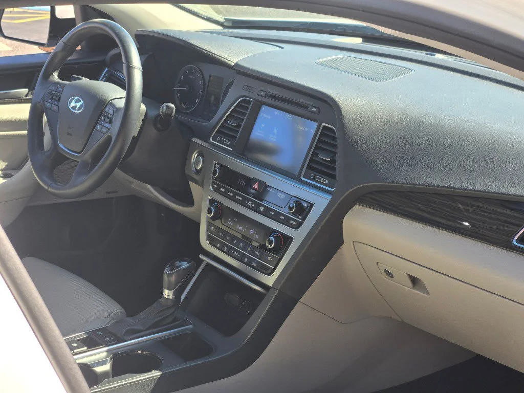 Used 2016 White Hyundai Limited image 7