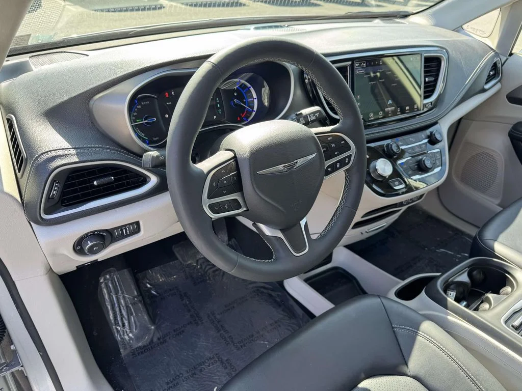 2024 Chrysler Pacifica PHEV Select