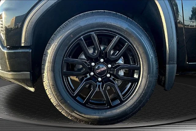 Used 2022 Black GMC Elevation image 34