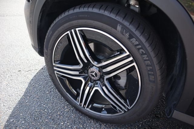 Certified Used 2026 Graphite Grey Metallic Mercedes-Benz GLC 300 image 26